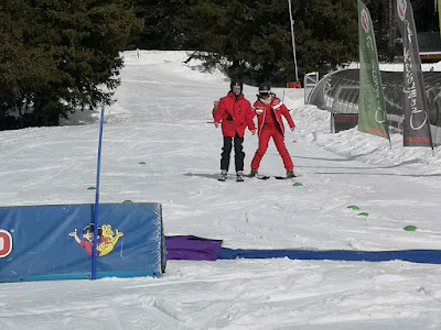 Premières glisses en ski pour Célia